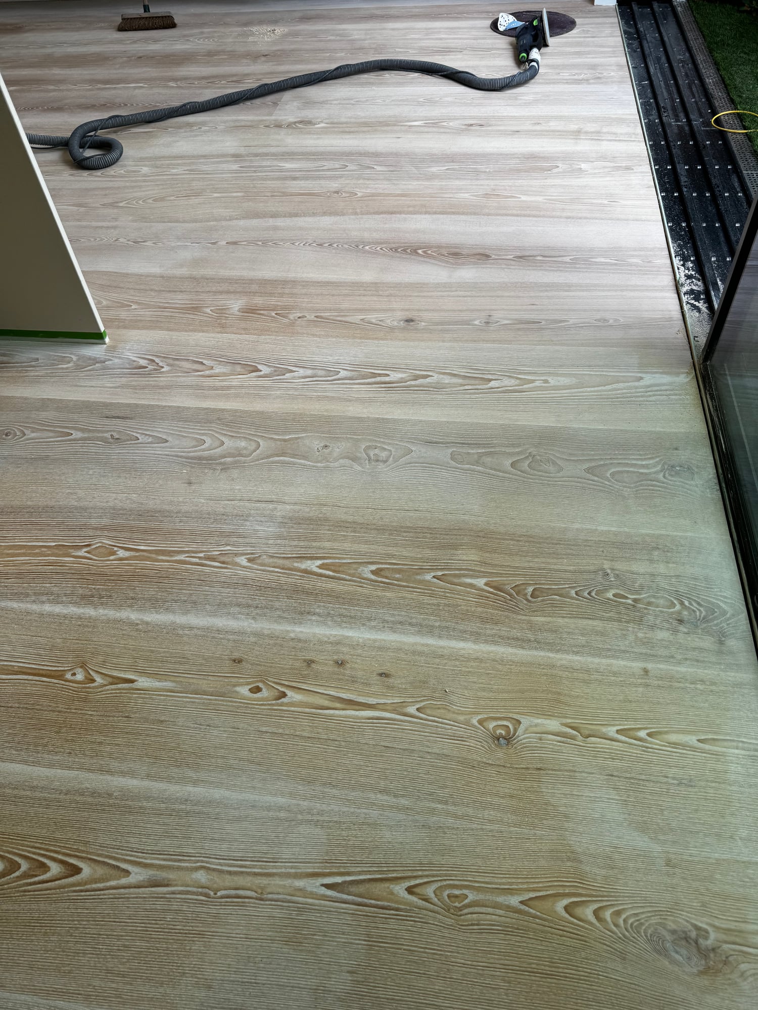 Whitewashed pine boards detail